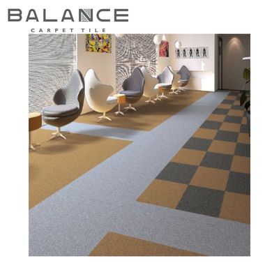 Office Luxury Commercial Square Carpet Tiles 50x50 Isolamento acustico Modello astratto