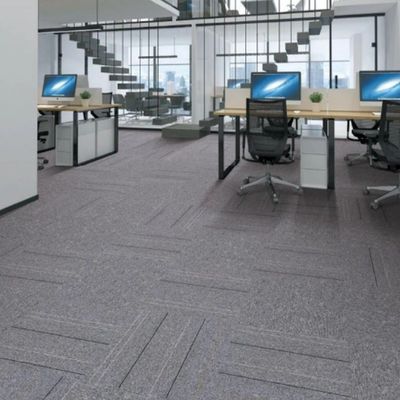 Piastrelle per tappeti per uffici commerciali 50x50 con stile moderno e supporto in PVC modulare di OEM