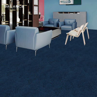 Piastrelle per tappeti per ufficio modulari rettangolari 60 x 60 con supporto in PVC e disegno geometrico