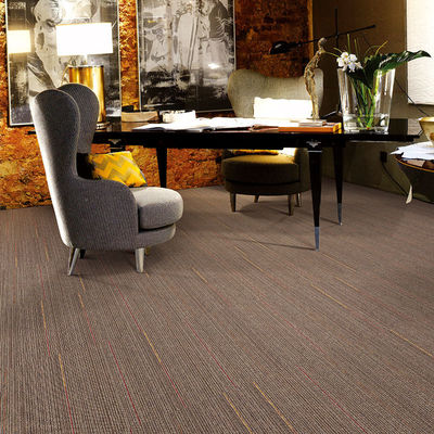 Sala commerciale Alto traffico Pp tappeto 50 * 50 Jacquard ufficio pavimento Bitume supporto tappeto piastrelle biblioteca