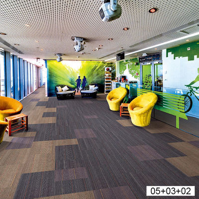 Sala commerciale Alto traffico Pp tappeto 50 * 50 Jacquard ufficio pavimento Bitume supporto tappeto piastrelle biblioteca