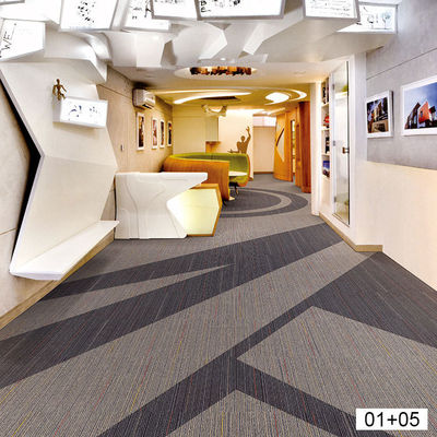 Sala commerciale Alto traffico Pp tappeto 50 * 50 Jacquard ufficio pavimento Bitume supporto tappeto piastrelle biblioteca