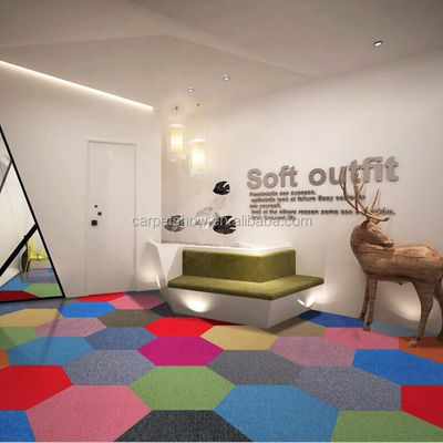 Tela di tappeto per bambini a forma esagonale solida a bassa manutenzione realizzata in 100% nylon
