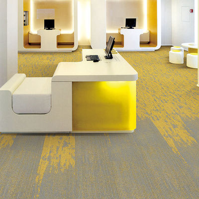 Abstract Pattern 100% Nylon 6 Pvc Carpet Tile per spazi commerciali in giallo