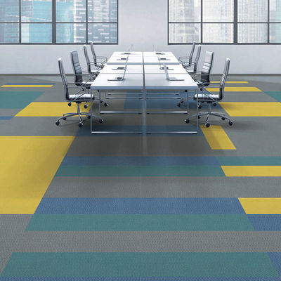 Piastrelle antiscivolo per tappeti da ufficio in stile moderno con design rimovibile e lavabile