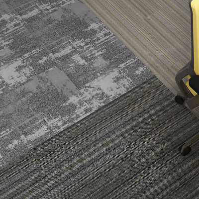 Puzzle personalizzato a prova di fuoco Piano a strisce Jacquard Design cuscinato PP Materiale tappeto piastrella