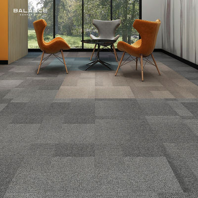 50x50 Piastrelle di tappeto per ufficio commerciale spesse in nylon con costruzione a pila a cicli multilivello