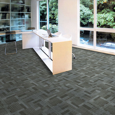 Pavimenti per uffici commerciali 50*50 cm tappeti con supporto in PVC e peso di 528 g/mq