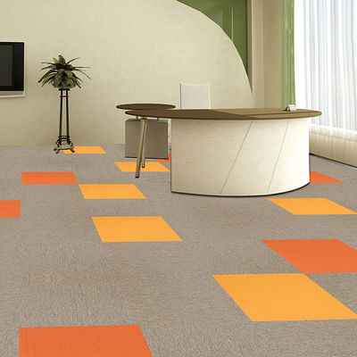 Materassi per pavimenti in vinile fatti a mano con supporto in bitume commerciale in PP cuscinato