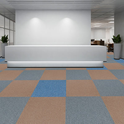 Materassi per pavimenti in vinile fatti a mano con supporto in bitume commerciale in PP cuscinato