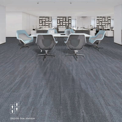 Piastrelle per tappeti commerciali con design moderno e supporto impermeabile