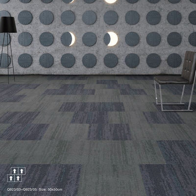 Piastrelle per tappeti commerciali con design moderno e supporto impermeabile
