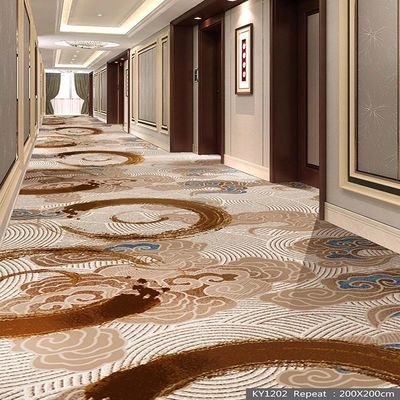 Tappeto tessuto a macchina con pila tagliata Costruzione nel corridoio della hall del lussuoso hotel 5 stelle