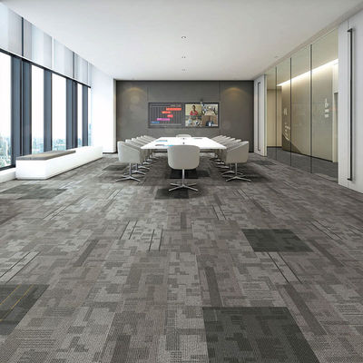 Sala commerciale 50 X 50 Modello di tessitura in nylon Moquette quadrata Piastrelle di tappeto per ufficio