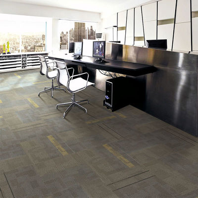 Sala commerciale 50 X 50 Modello di tessitura in nylon Moquette quadrata Piastrelle di tappeto per ufficio