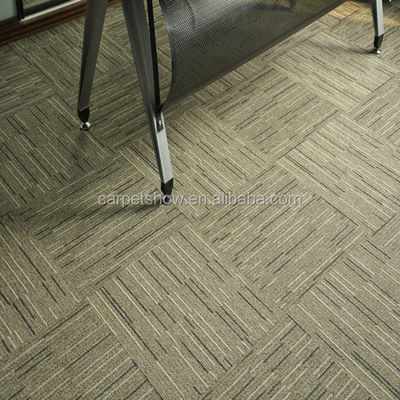 Piastrelle di tappeto modulari in PVC 100% in polipropilene per pavimenti per preghiere in ufficio