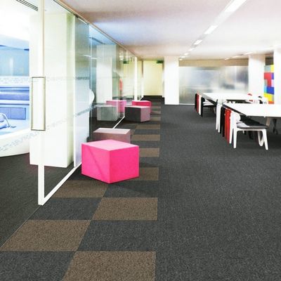 Piastrelle di tappeto in PVC con backcontec per pavimenti per uffici commerciali