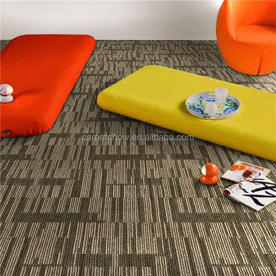 50x50cm Good Ware-Resistant Polypropylene Carpet Tile con supporto in PVC