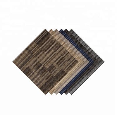 520 g/mq Peso della pila Piastrelle di tappeto per sale commerciale con supporto in PVC e superficie in PP
