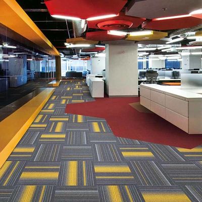 Piastrelle di tappeto commerciale con supporto di nylon e bitume a pila media per pavimenti per uffici