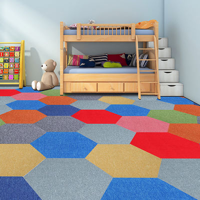 4500g/mq /-3% Peso totale Piastrelle di tappeto esagonale per soluzioni di pavimenti colorati personalizzate