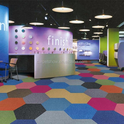 4500g/mq /-3% Peso totale Piastrelle di tappeto esagonale per soluzioni di pavimenti colorati personalizzate