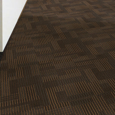 4500g/mq -3% Peso totale Quadrato PVC Carpet Fireproof Yarn Tile per la decorazione domestica