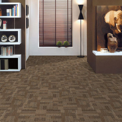 4500g/mq -3% Peso totale Quadrato PVC Carpet Fireproof Yarn Tile per la decorazione domestica
