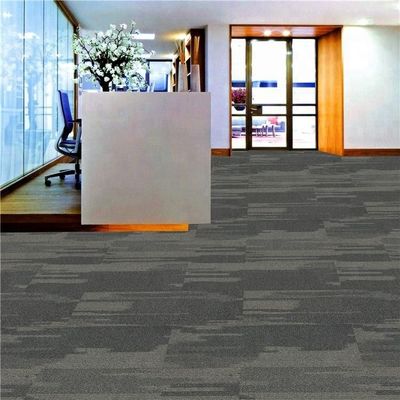 Piastrelle di tappeto commerciale 100% Nylon 25cmx100cm per uso decorativo del pavimento della camera da letto dell'hotel