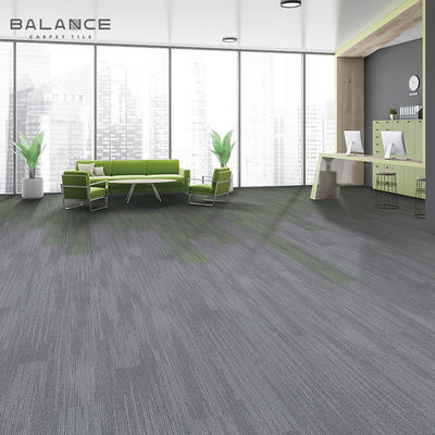 Piastrelle di tappeto personalizzate in stile moderno per pavimenti per uffici commerciali 18x36 in PVC
