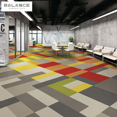 Moderno design colorato 50x50 piastrelle a prova di fuoco tappeti commerciali per sale conferenze