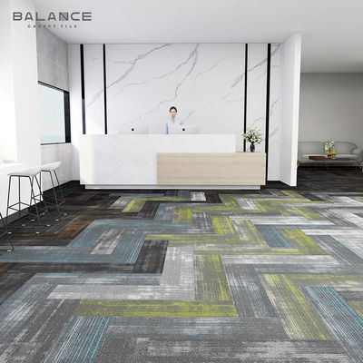 Moderne stile design a strisce piastrelle per ufficio con PVC e 100% di nylon Resilya