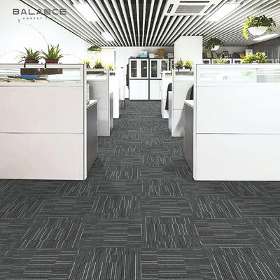 Piastrelle di tappeto di sostegno in PVC a strisce grigie 50x50 Quadratura
