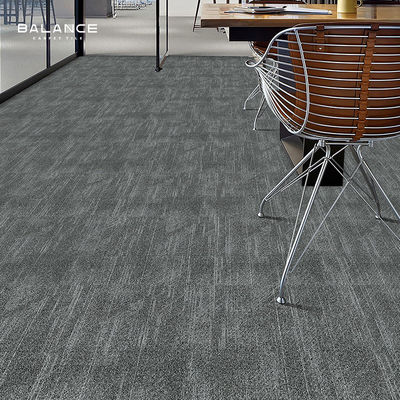Disponibile sul pavimento degli uffici Piastrelle di tappeto in PVC lavabili 50*50 con peso di pila 5-600g/mq