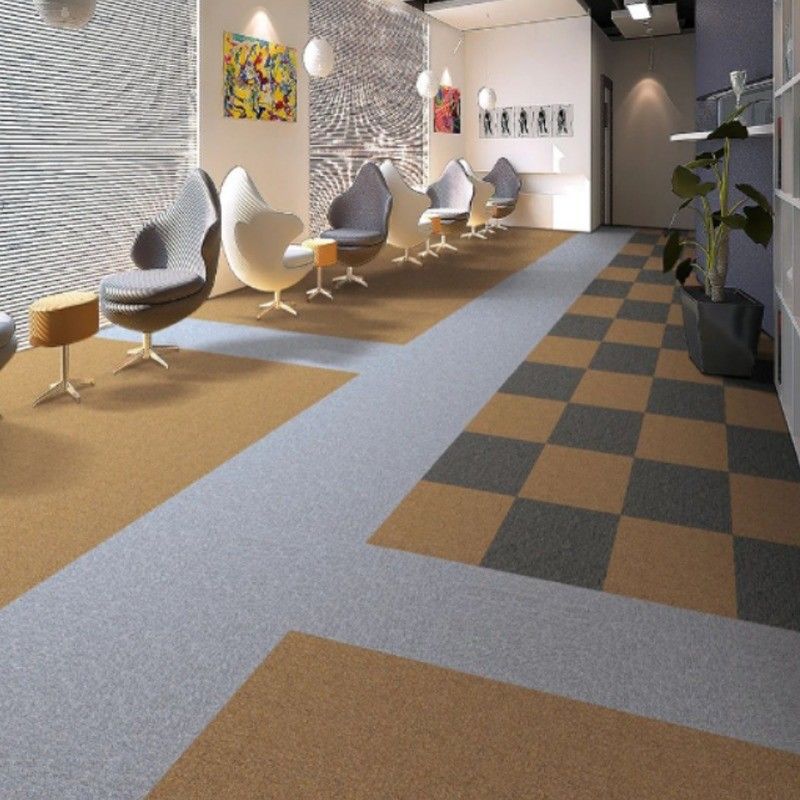 2024 Materiale PP Piastrelle per tappeti Accessoiri per pavimenti con supporto bitumico Altezza media della pila