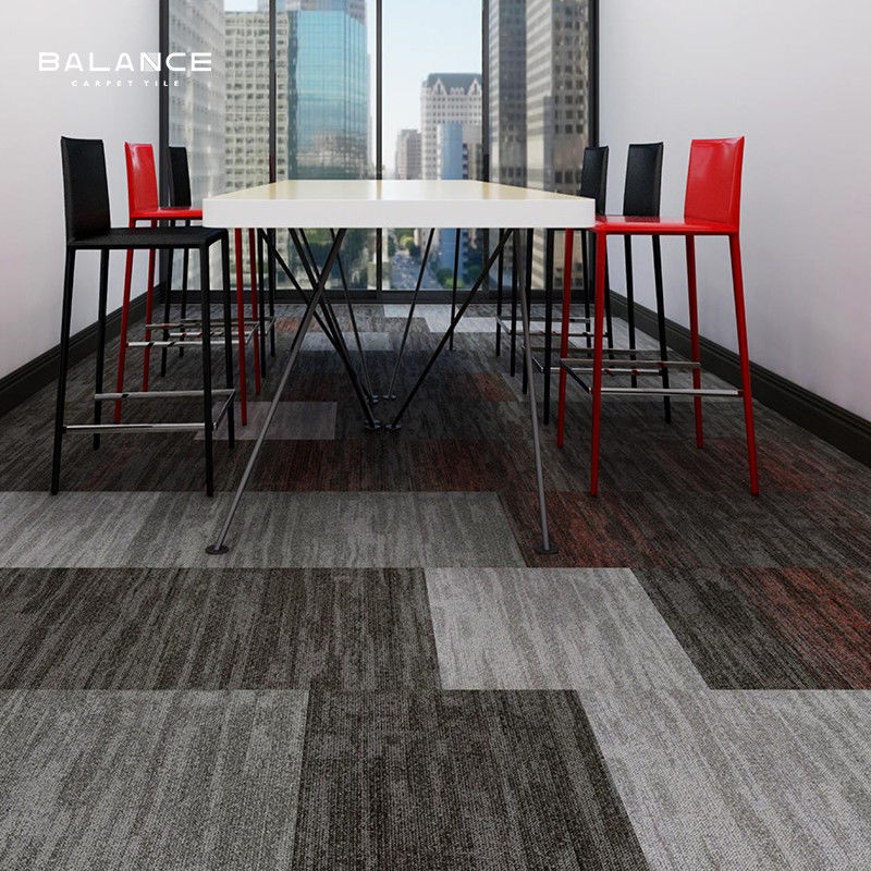 Pavimenti per uffici semplici Piastrelle di tappeto piatto in nylon al 100% con supporto impermeabile