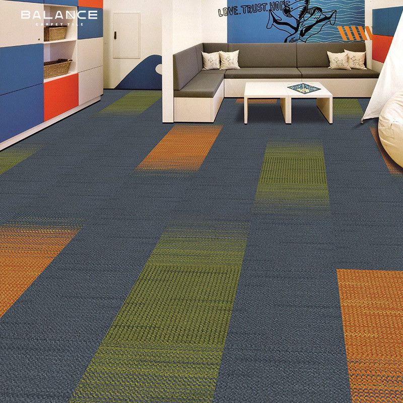 Piastrelle di tappeto in PVC modulare con supporto in PP 50x50 per uffici commerciali Spessore totale 6,0 mm