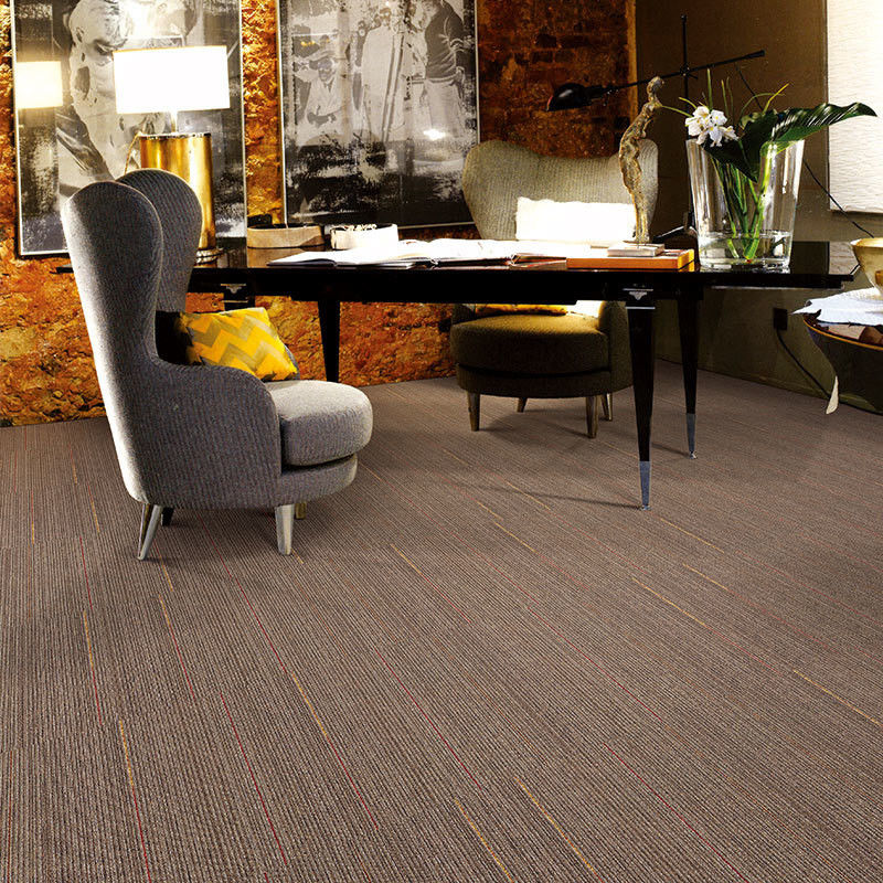 Sala commerciale Alto traffico Pp tappeto 50 * 50 Jacquard ufficio pavimento Bitume supporto tappeto piastrelle biblioteca