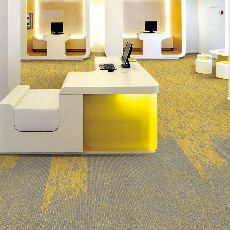 Abstract Pattern 100% Nylon 6 Pvc Carpet Tile per spazi commerciali in giallo