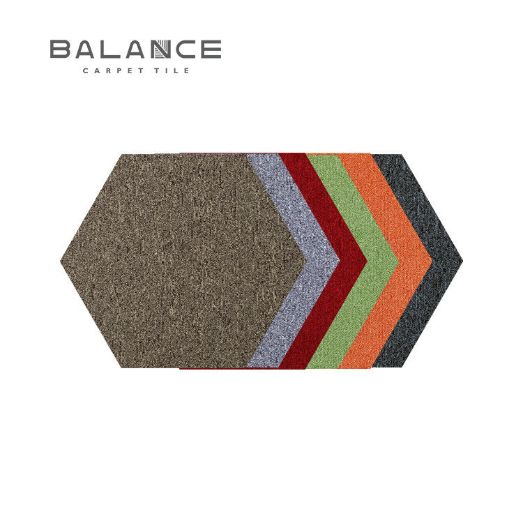 4500g/mq /-3% Peso totale Piastrelle di tappeto esagonale per soluzioni di pavimenti colorati personalizzate
