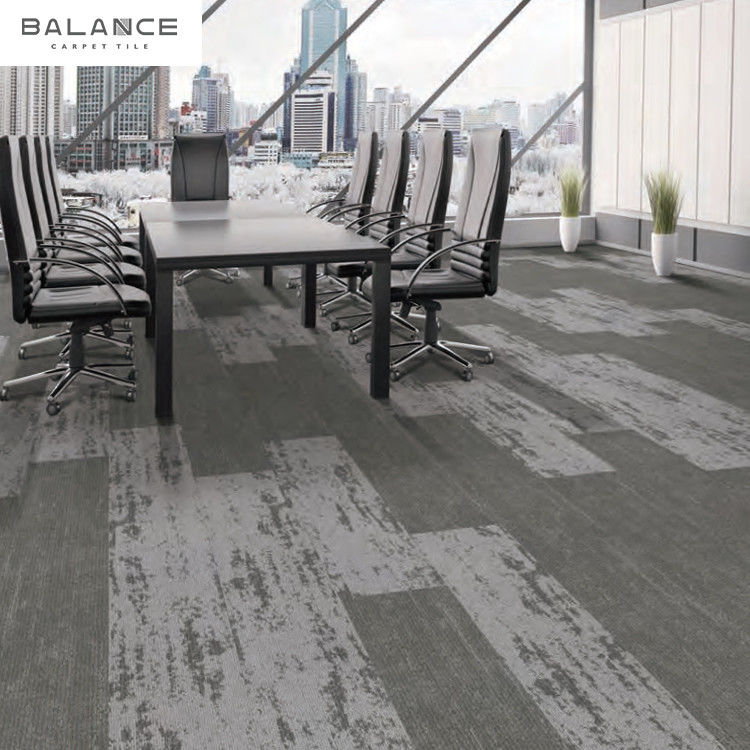 Sala ufficio commerciale Nylon stile moderno PVC 25*100 Carpet Tile con design moderno